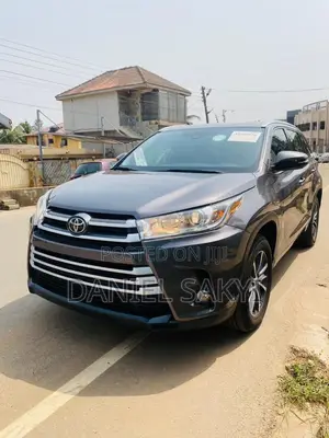 Toyota Highlander XLE 4x2 V6 (3.5L 6cyl 8A) 2018 Black
