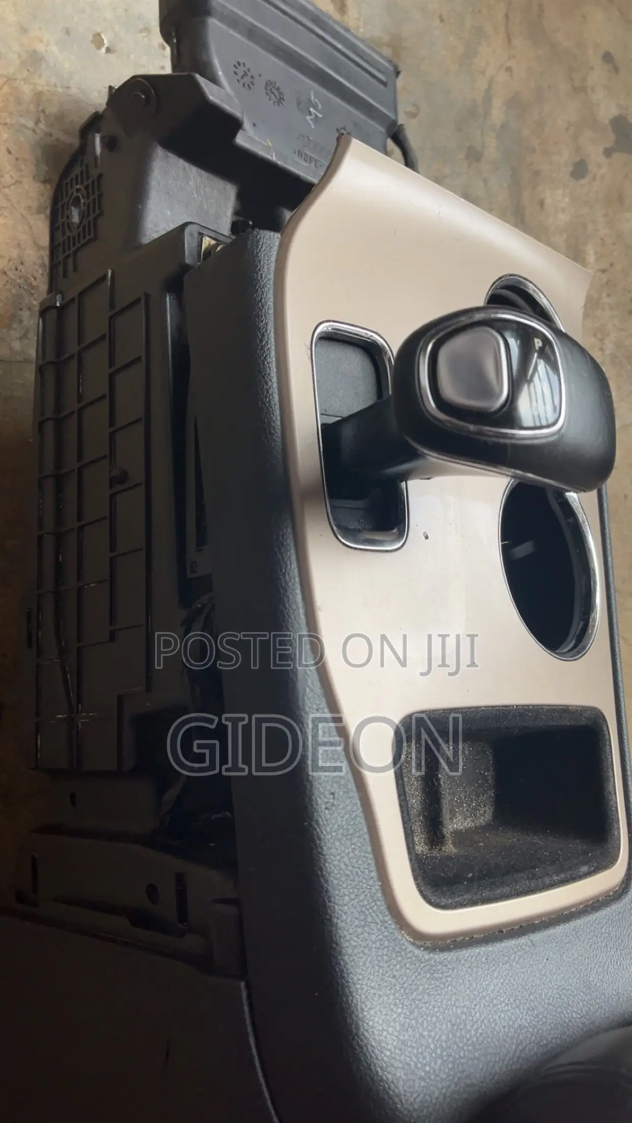 Jeep Cherokee 2016 Automatic Gear Lever Complete With Arm Rest