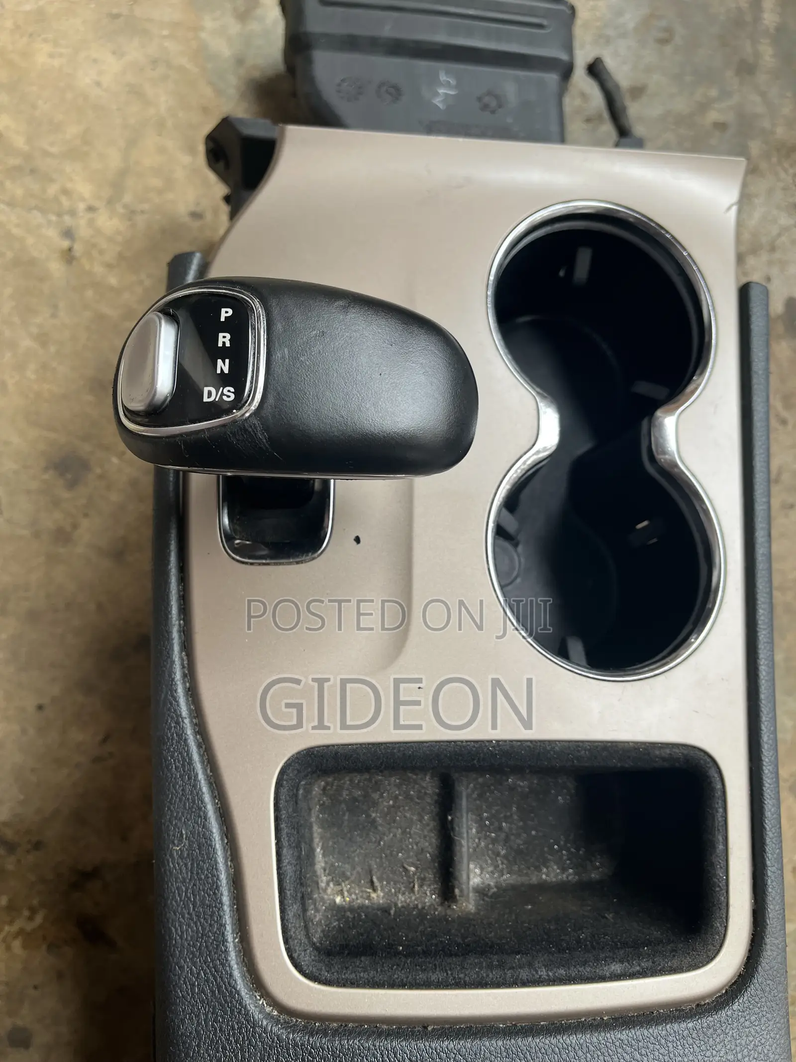 Jeep Cherokee 2016 Automatic Gear Lever Complete With Arm Rest