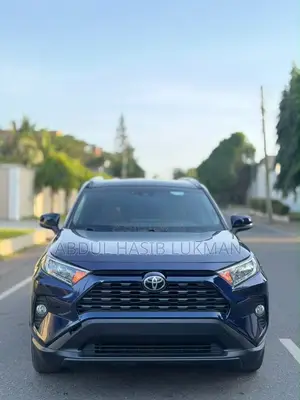 Toyota RAV4 XLE Premium 2021 Blue