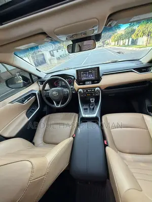 Toyota RAV4 XLE Premium 2021 Blue