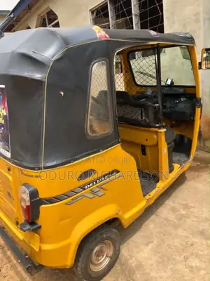 TVS King Deluxe Plus iTouch Start 2025 Yellow