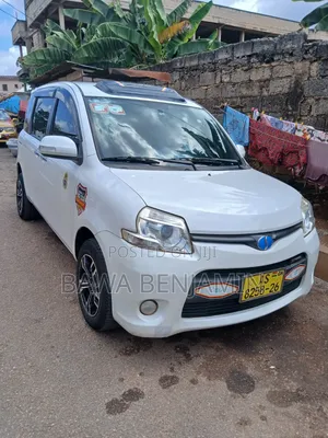 Toyota Sienta 2012 White