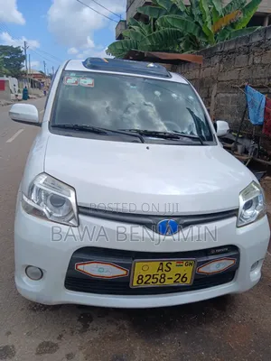 Toyota Sienta 2012 White