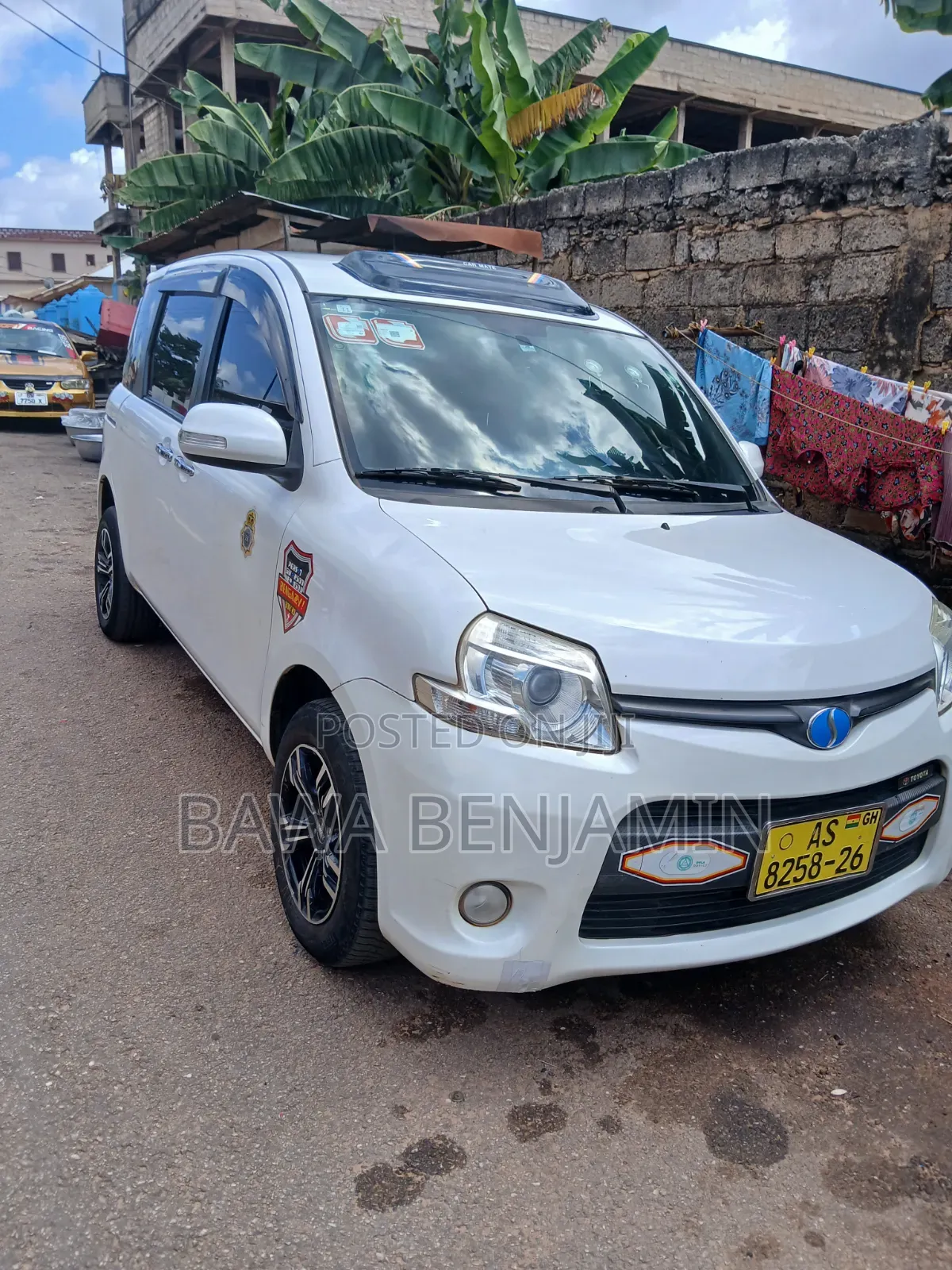 Toyota Sienta 2012 White