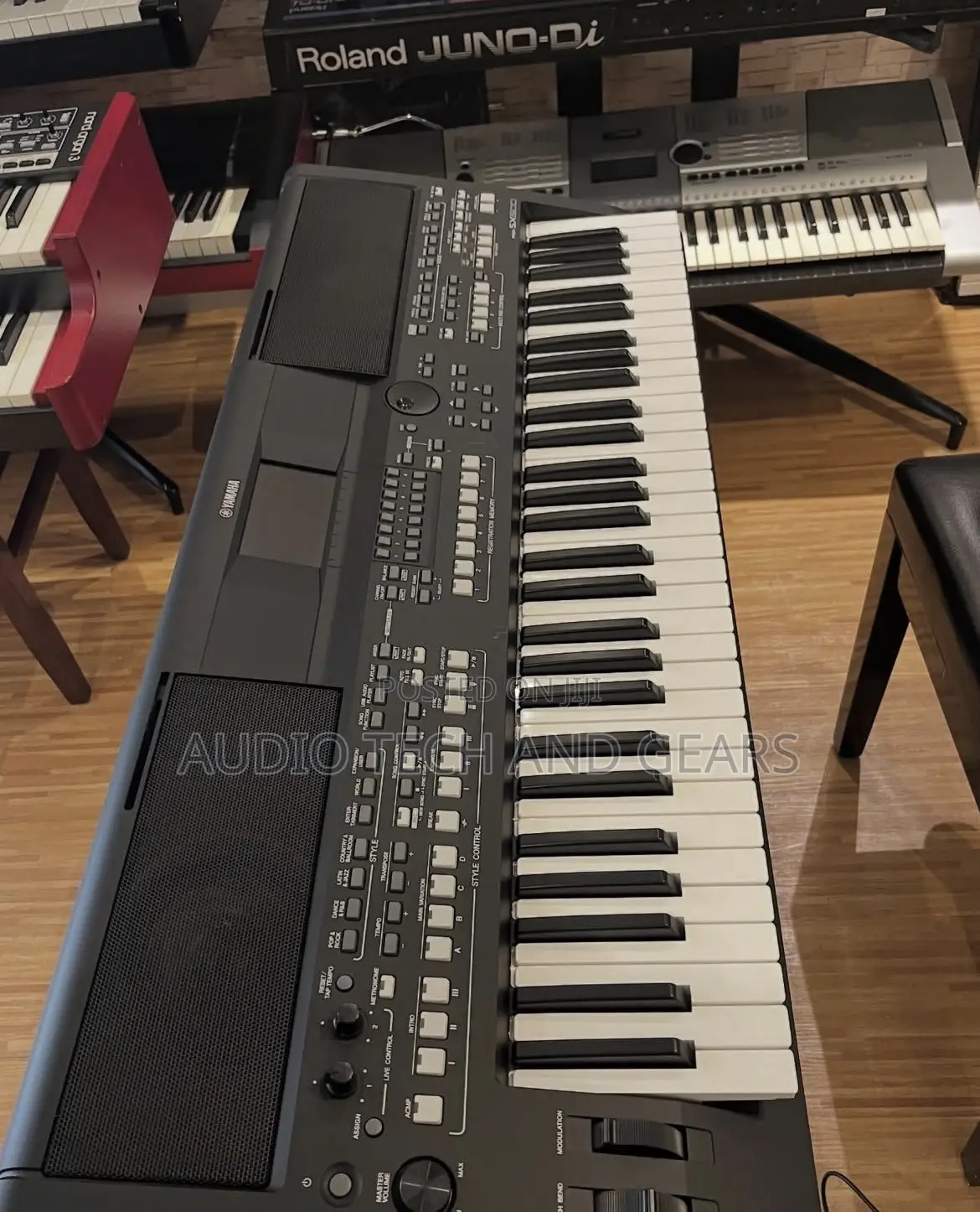 Yamaha PSR SX-600 Arranger Workstation Keyboard With Bag