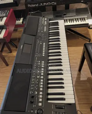 Yamaha PSR SX-600 Arranger Workstation Keyboard With Bag