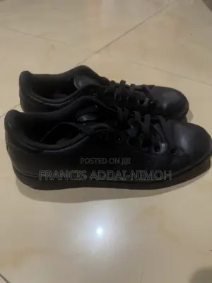Black Lonsdale Shoe – Classic, Stylish & Versatile