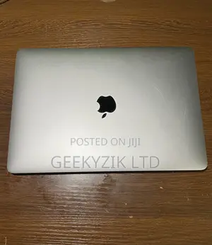 Laptop Apple MacBook Pro 2017 16GB Intel Core i7 SSD 256GB