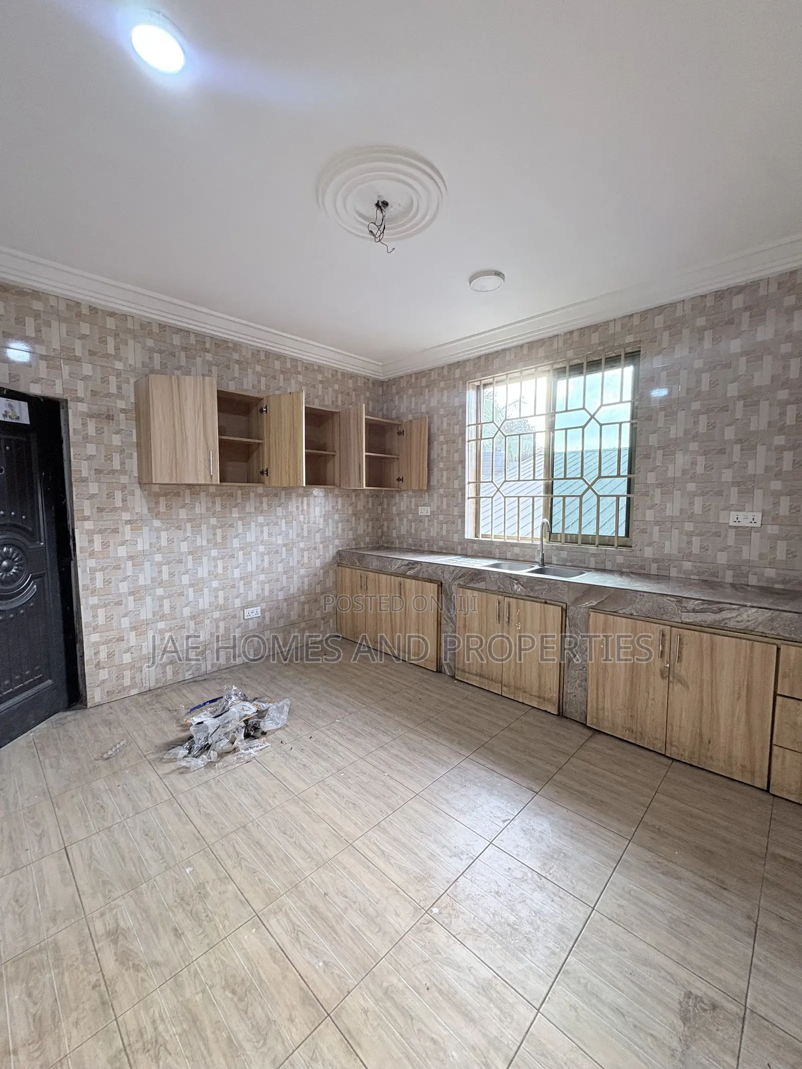 2bdrm Apartment in West Hills Mall Area for rent
