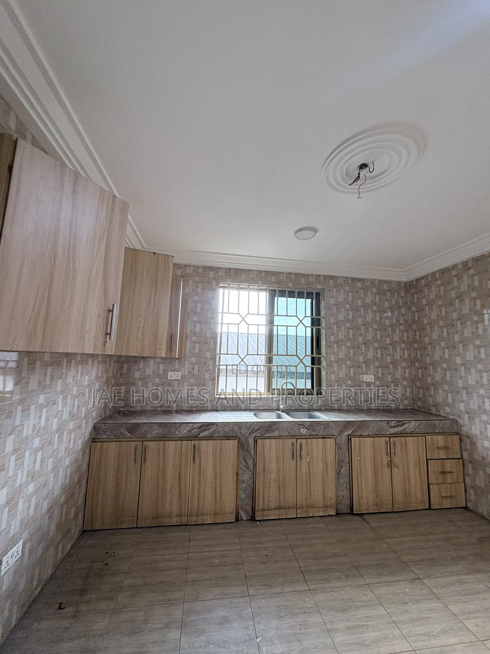 2bdrm Apartment in West Hills Mall Area for rent