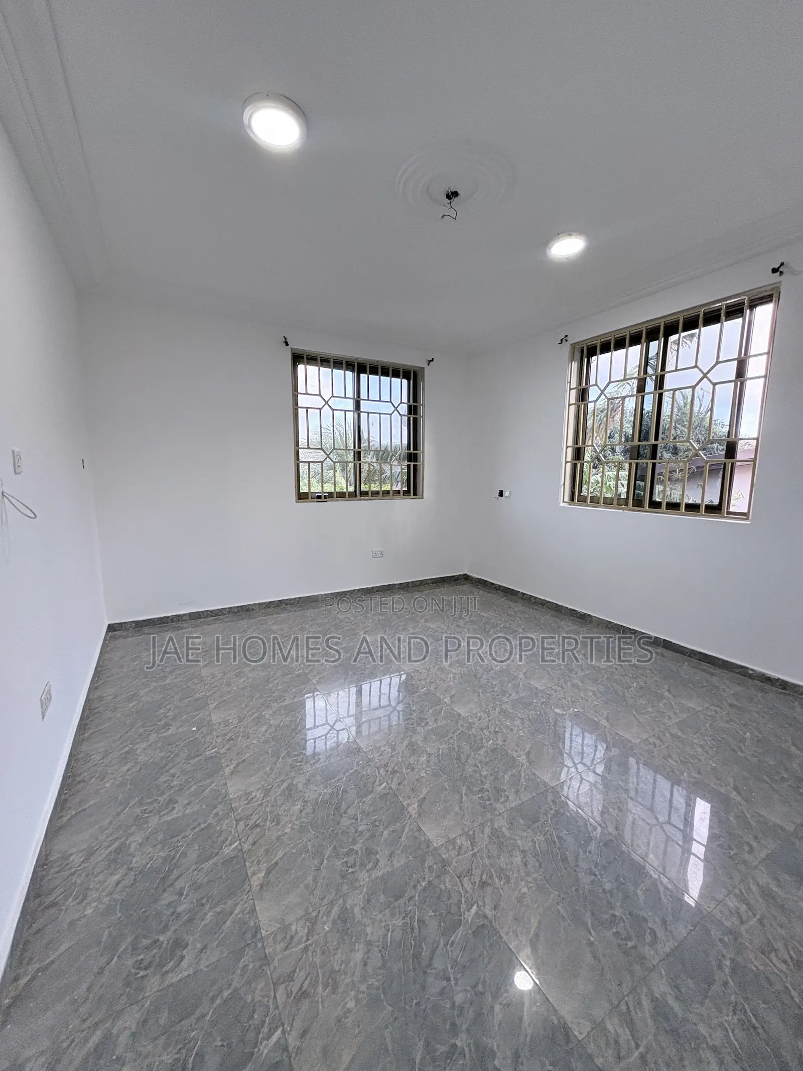 2bdrm Apartment in West Hills Mall Area for rent