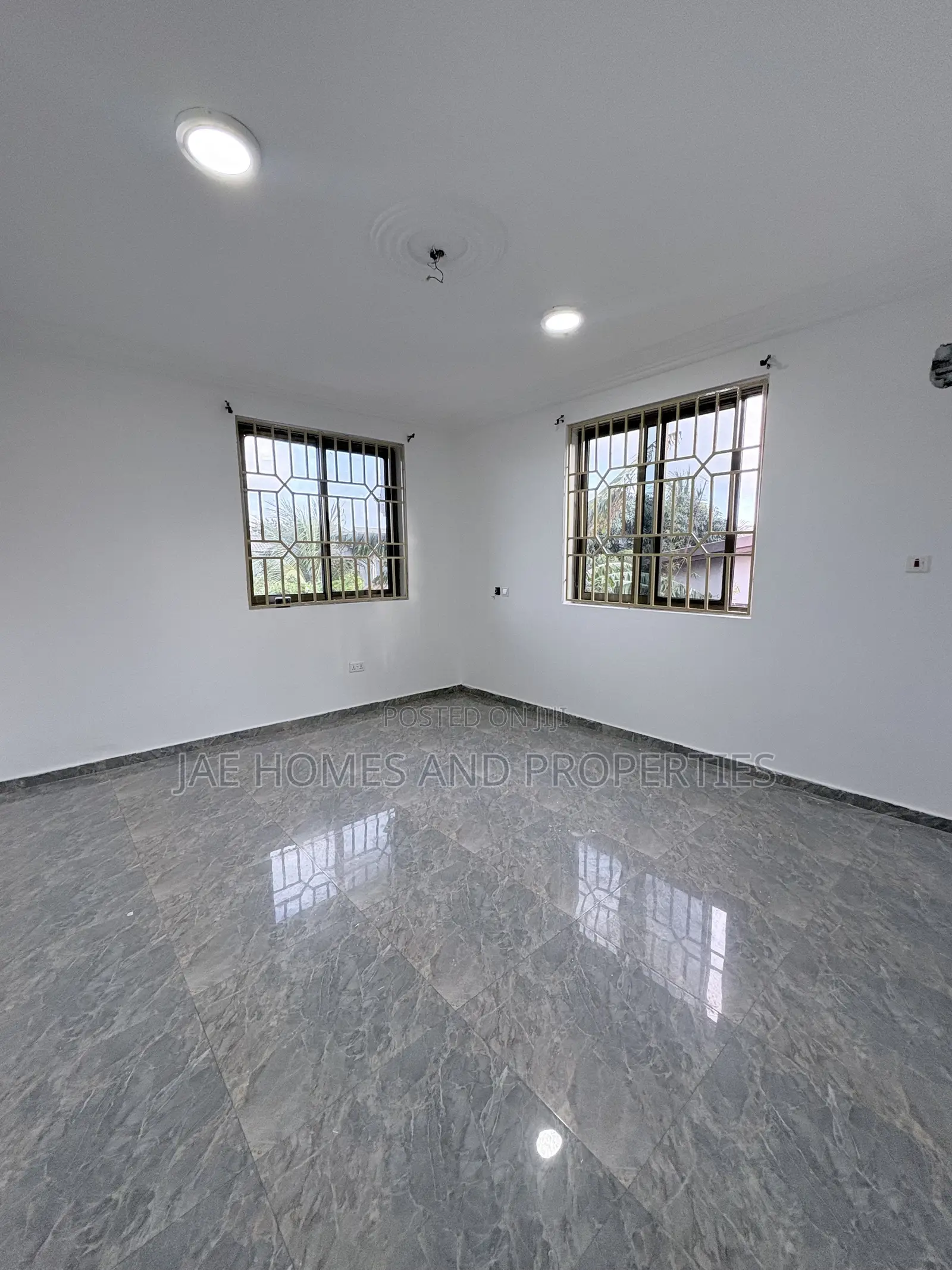 2bdrm Apartment in West Hills Mall Area for rent