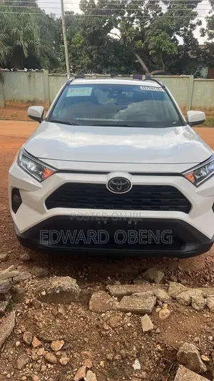 Toyota RAV4 XLE Premium 2021 White