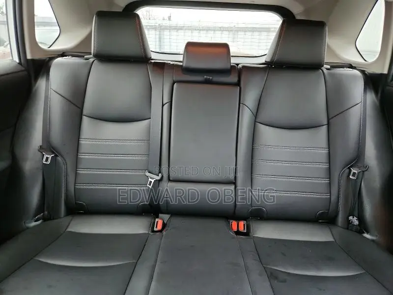 Toyota RAV4 XLE Premium 2021 White