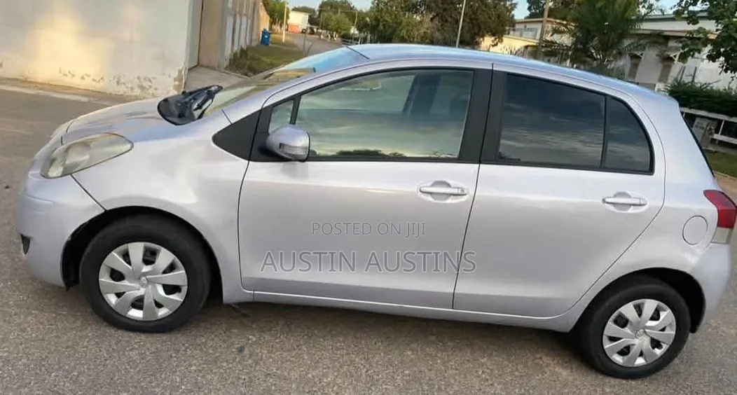 Toyota Vitz 2010 Gray