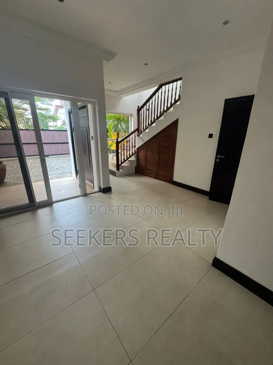 4bdrm Townhouse / Terrace in Seekers Realty, Airport Residential Area