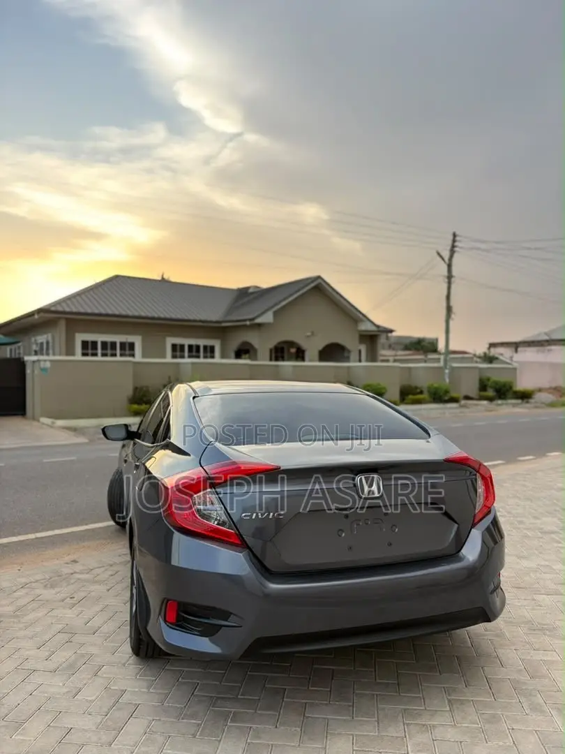 Honda Civic EX 4dr Hatchback (1.5L 4cyl) 2017