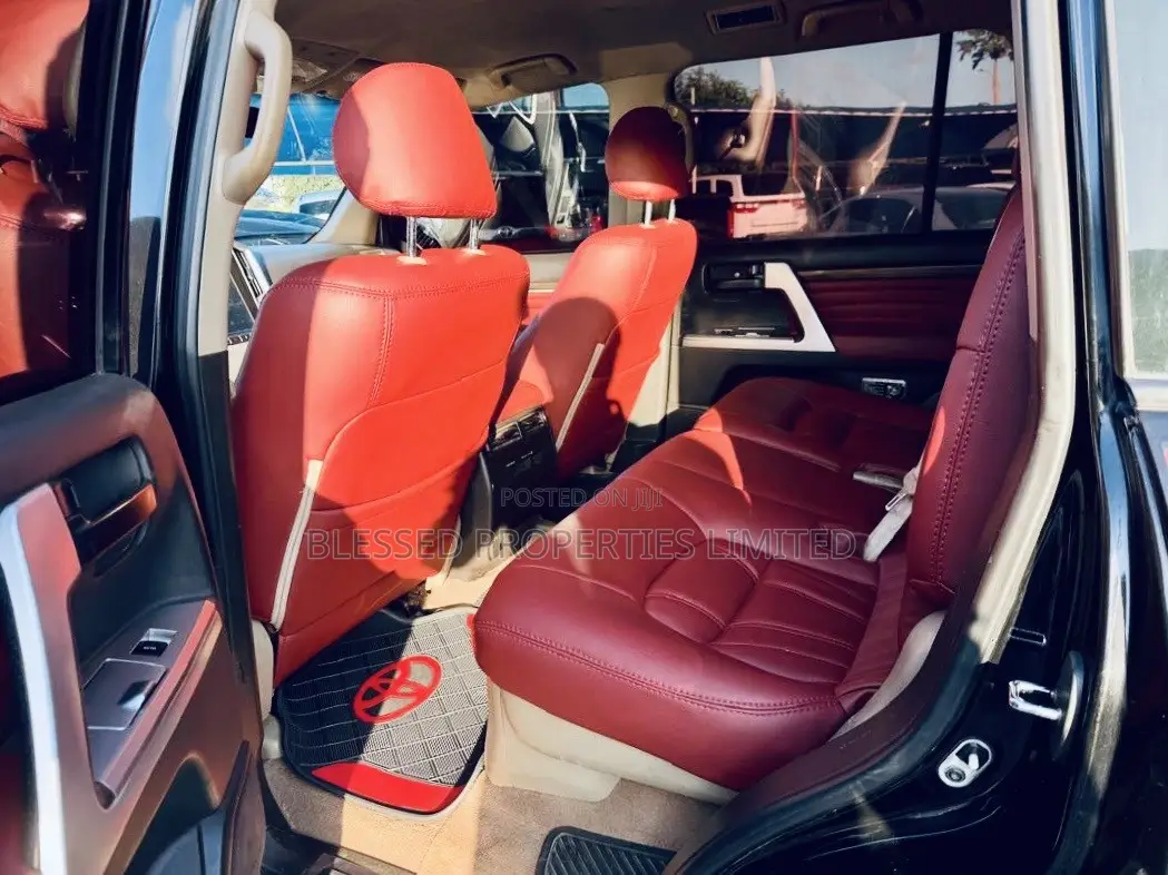Toyota Land Cruiser 4.6 V8 GX-R 2013 Black