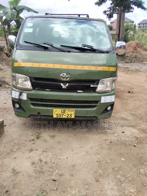 Toyota Grand HiAce 2002 Gray