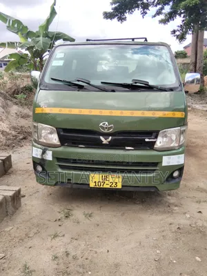 Toyota Grand HiAce 2002 Gray