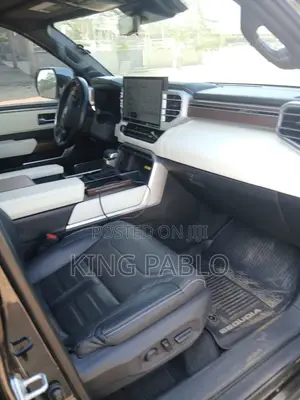 Neat Toyota Landcruiser Sequoia for Rent