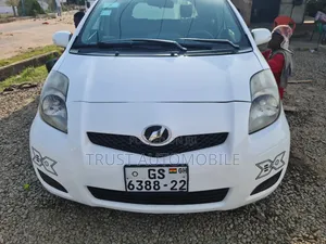 Toyota Vitz 2010 White