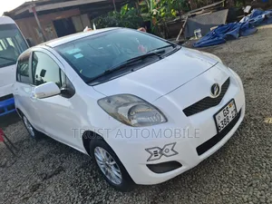 Toyota Vitz 2010 White