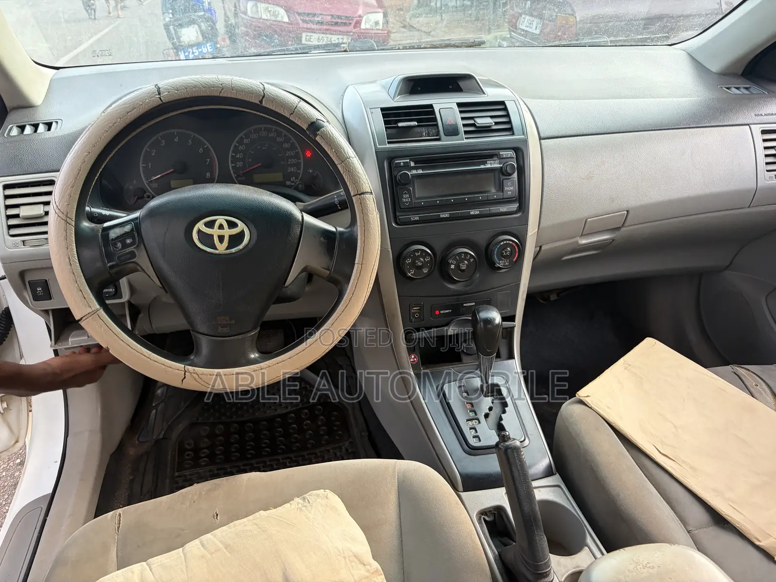 Toyota Corolla LE 4dr Sedan (1.8L 4cyl 4A) 2013 White