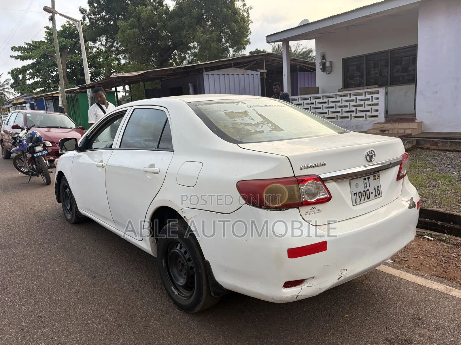 Toyota Corolla LE 4dr Sedan (1.8L 4cyl 4A) 2013 White