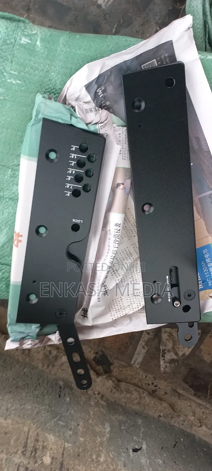 Original Arrays Box Hangers for 12 Inches Available at Cool Price.