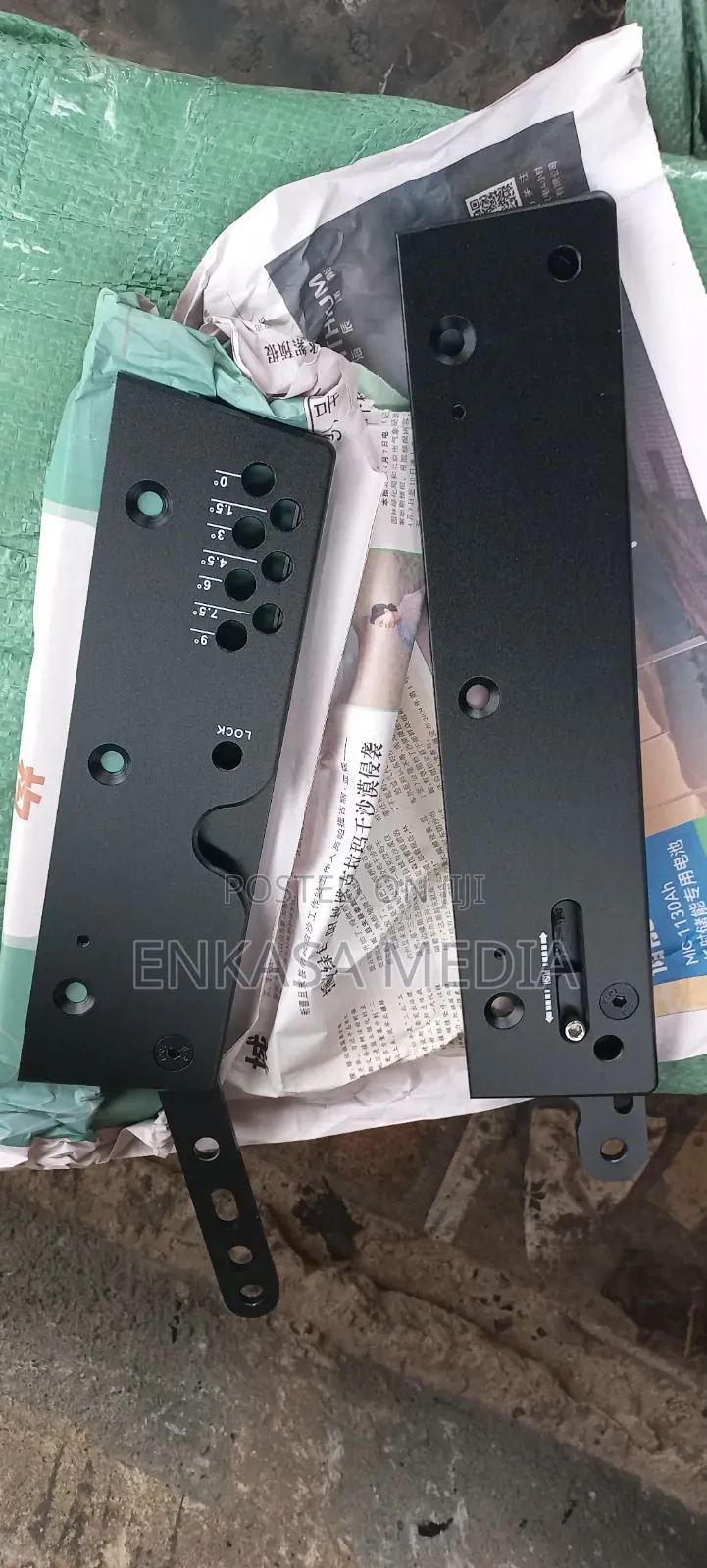 Original Arrays Box Hangers for 12 Inches Available at Cool Price.