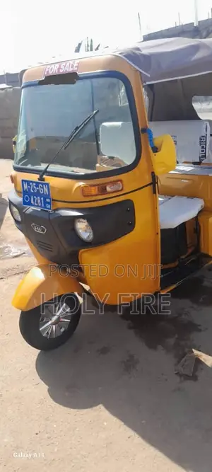 Bajaj RE 2025 Yellow