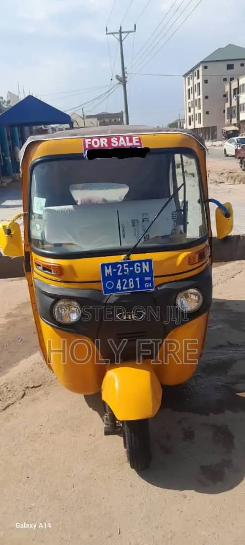 Bajaj RE 2025 Yellow