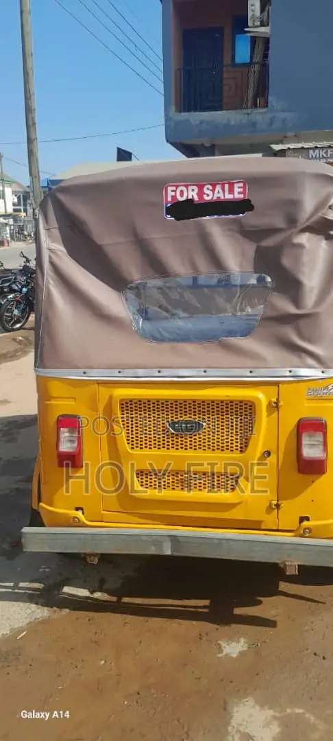 Bajaj RE 2025 Yellow