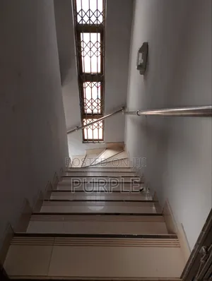 3bdrm Apartment in American House for rent