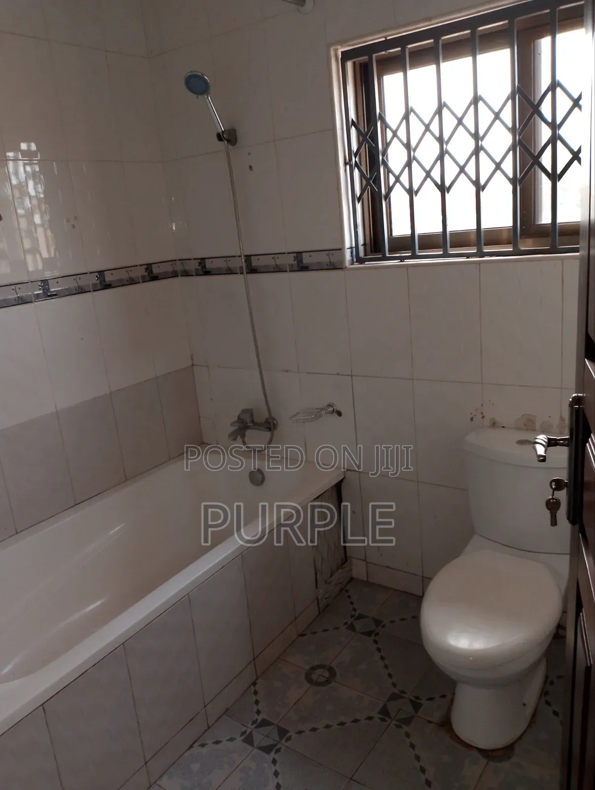 3bdrm Apartment in American House for rent