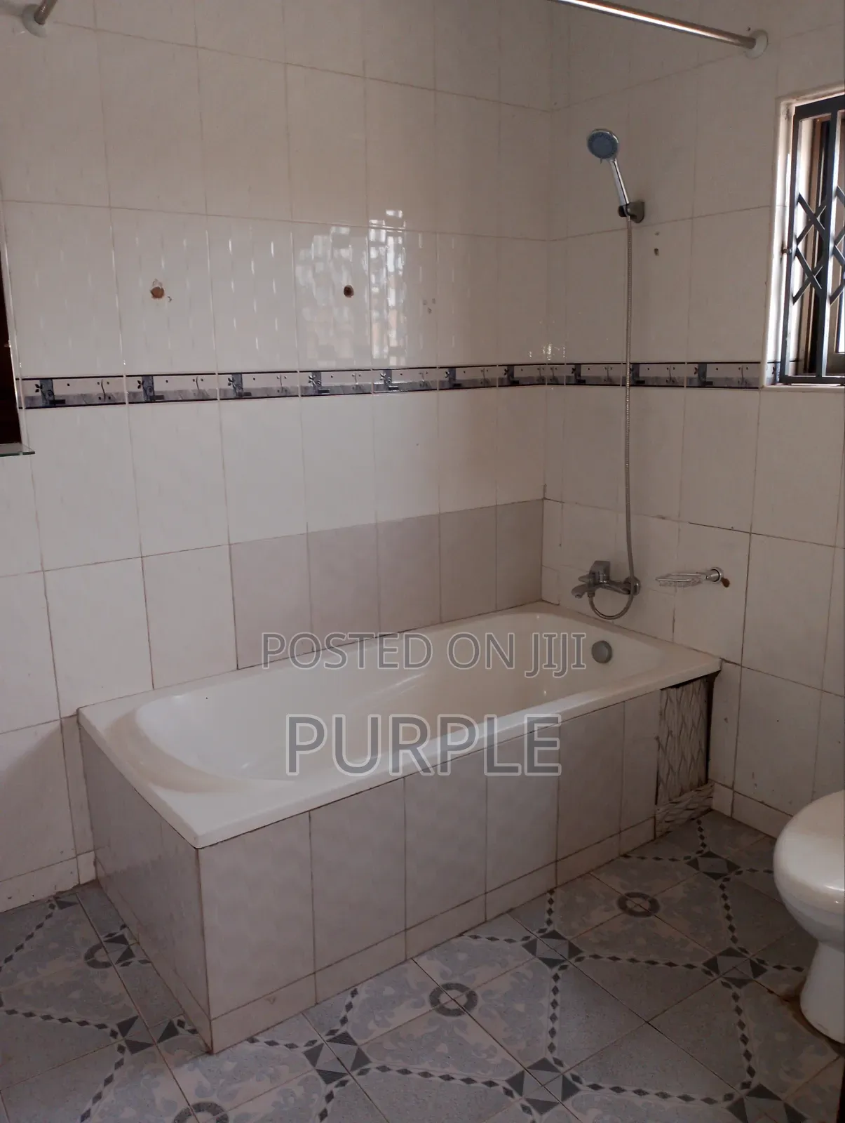 3bdrm Apartment in American House for rent