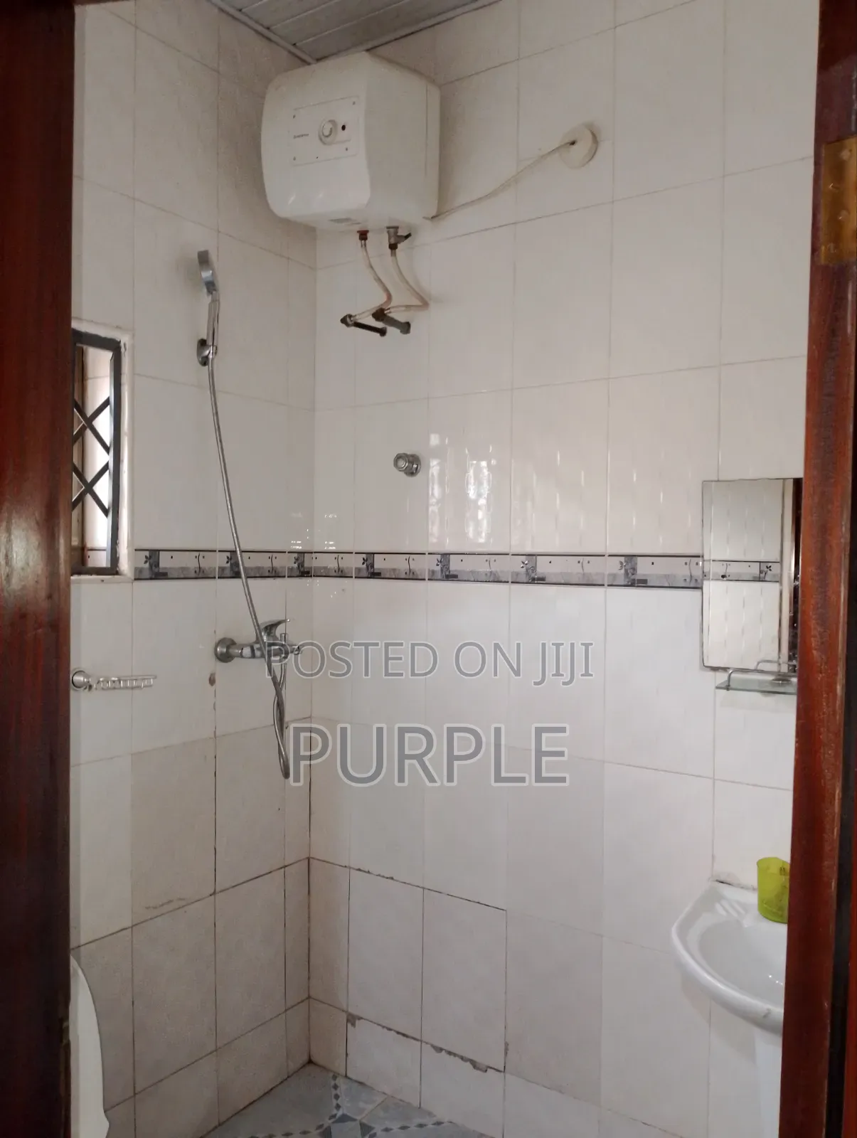 3bdrm Apartment in American House for rent