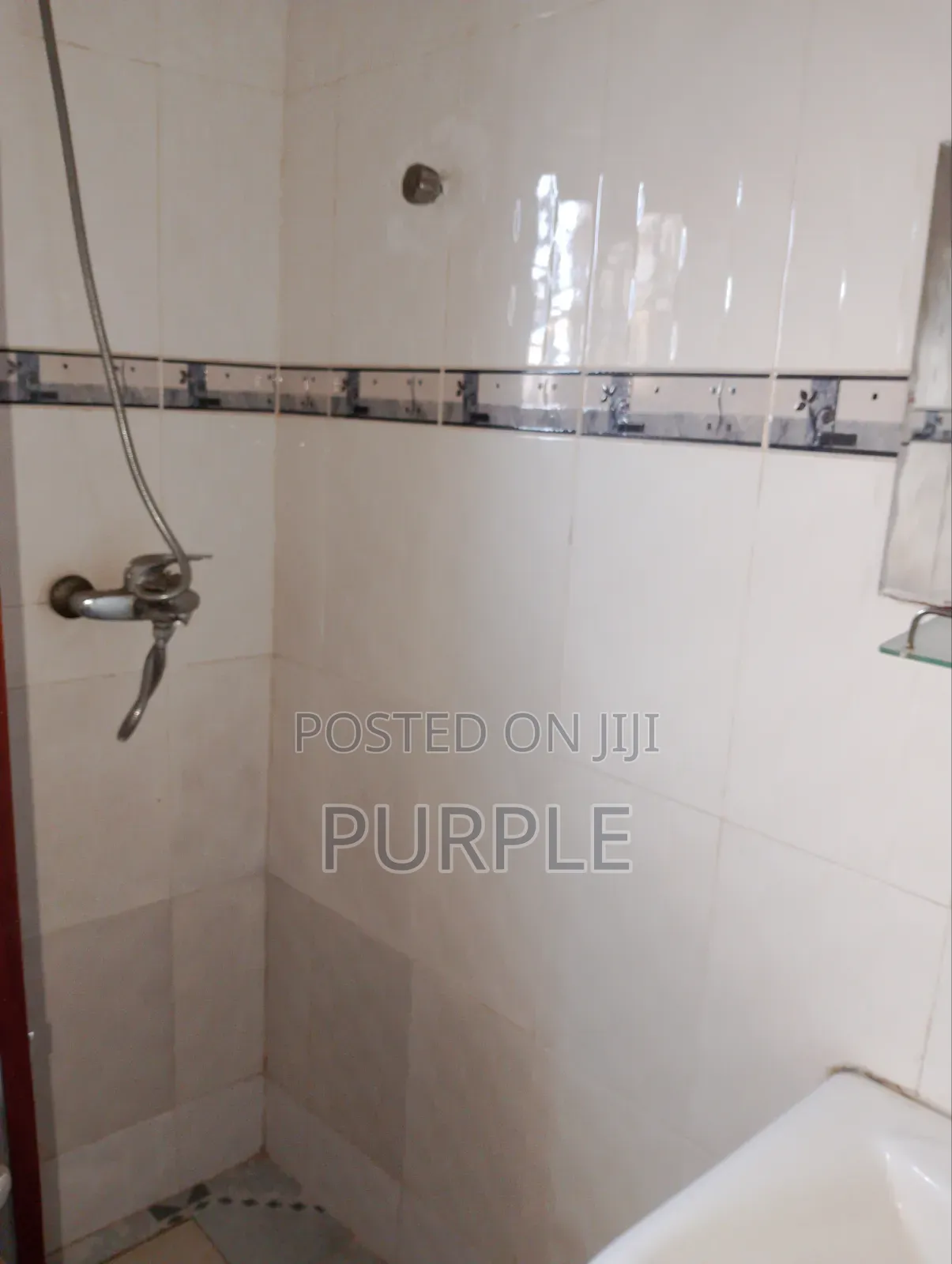 3bdrm Apartment in American House for rent