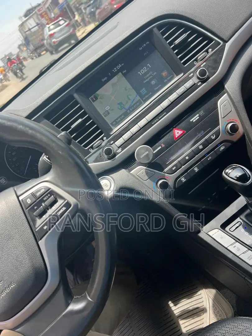 Hyundai Elantra Limited Sedan FWD (2.0L 4cyl 6A) 2017 Silver