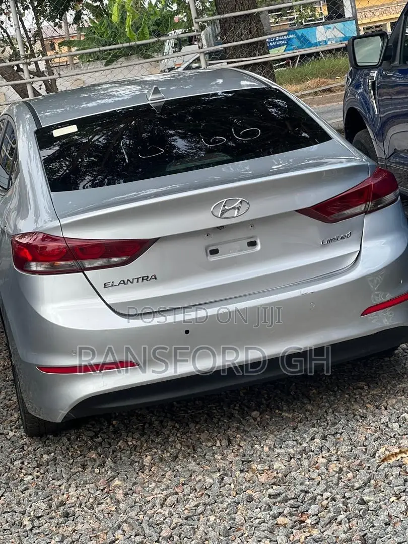 Hyundai Elantra Limited Sedan FWD (2.0L 4cyl 6A) 2017 Silver