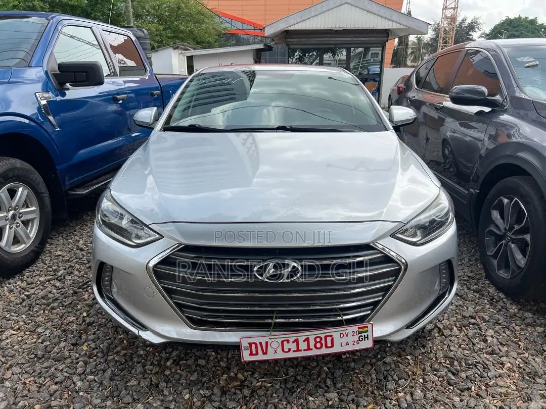 Hyundai Elantra Limited Sedan FWD (2.0L 4cyl 6A) 2017 Silver