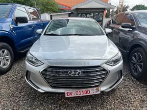 Hyundai Elantra Limited Sedan FWD (2.0L 4cyl 6A) 2017 Silver