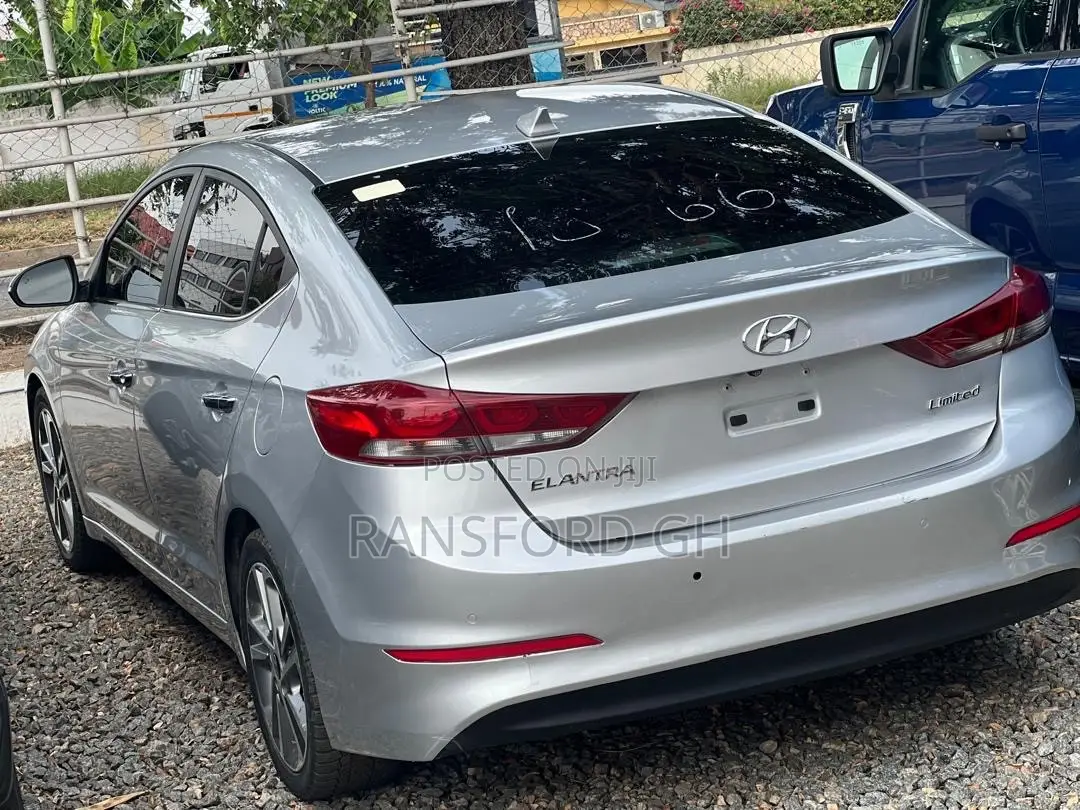 Hyundai Elantra Limited Sedan FWD (2.0L 4cyl 6A) 2017 Silver