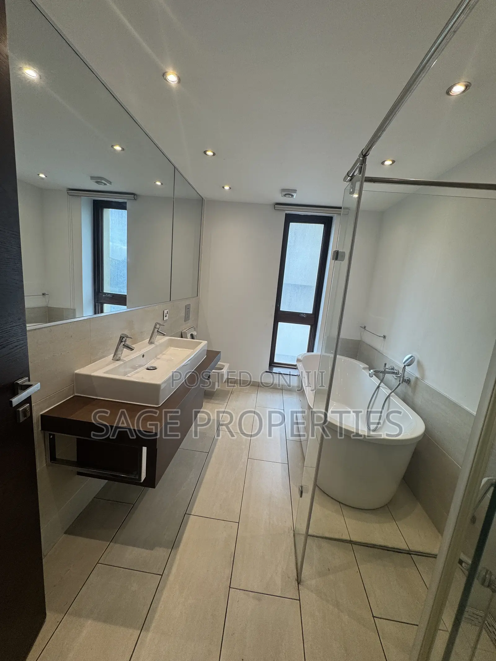 4bdrm Duplex in Airport Residential Area for rent