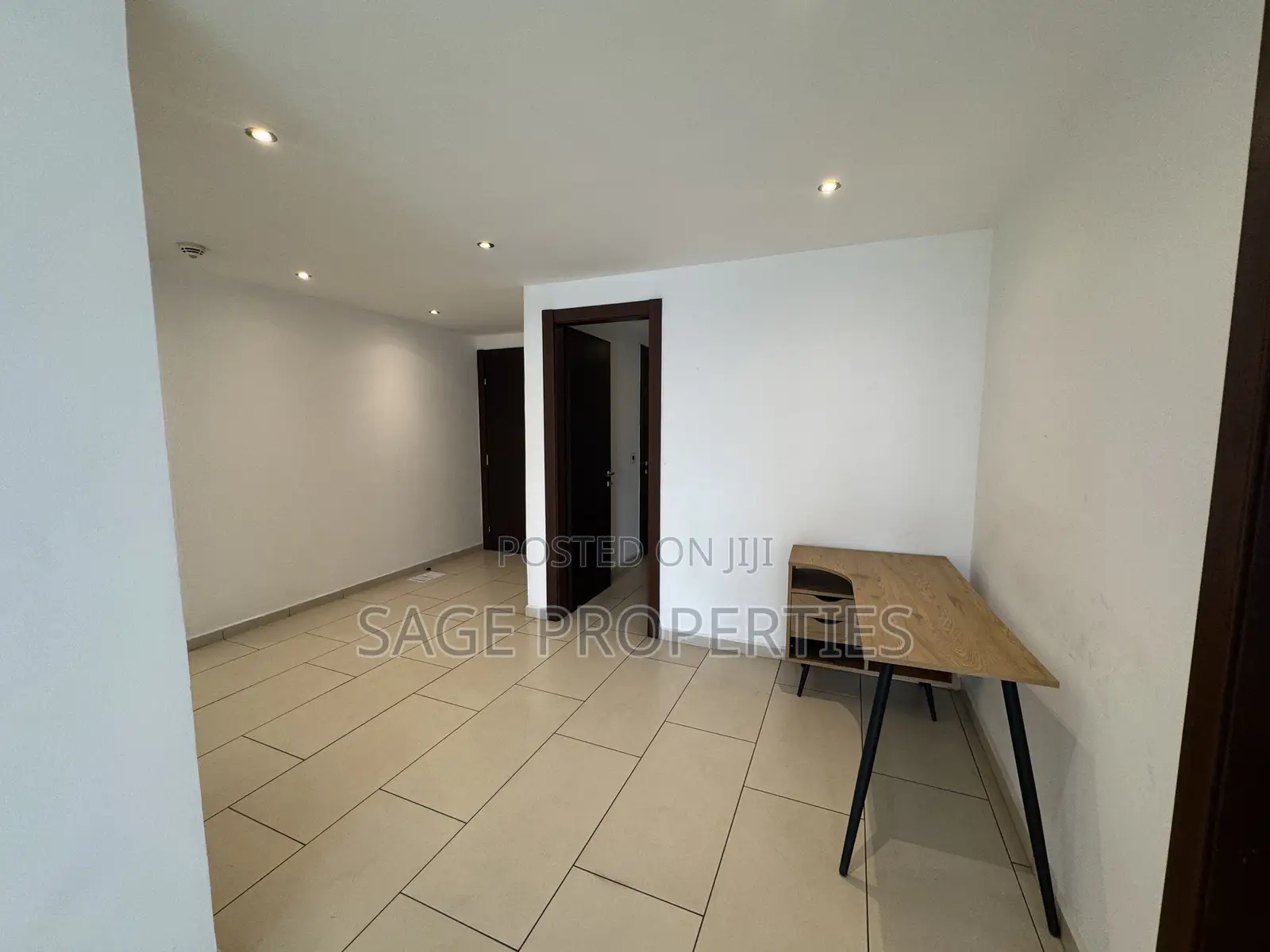 4bdrm Duplex in Airport Residential Area for rent