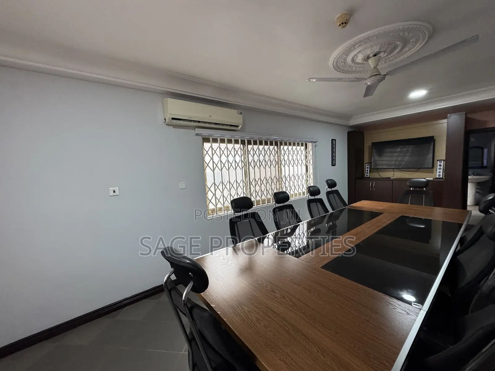 5bdrm Duplex in Boundary Road Area for rent