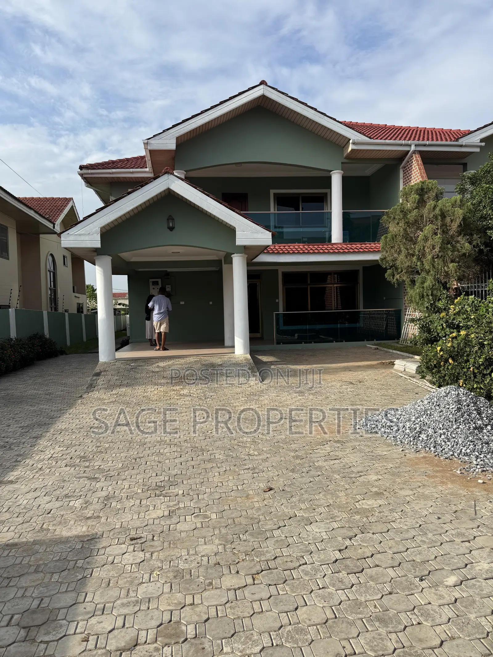 5bdrm Duplex in Boundary Road Area for rent