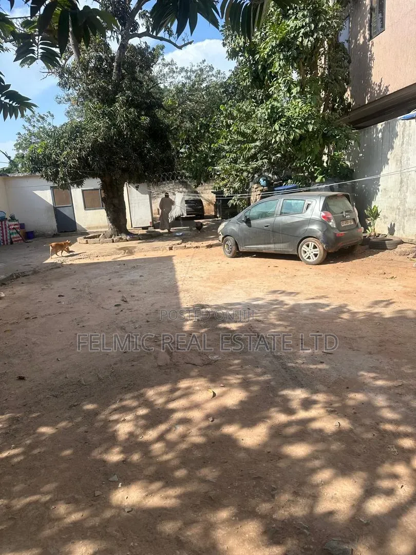 5bdrm House in Lartebiokorshie for sale
